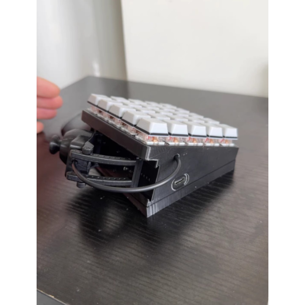จอยสติ๊กเกมแบบใช้มือเดียว DIY  - Gaming Keyboard Hand บทวิจารณ์และราคา